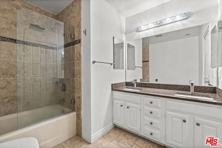 11907 Darlington Avenue 101, Los Angeles, California 90049