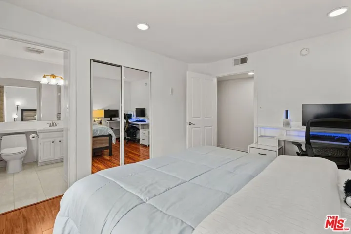 11907 Darlington Avenue 101, Los Angeles, California 90049