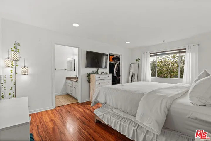 11907 Darlington Avenue 101, Los Angeles, California 90049