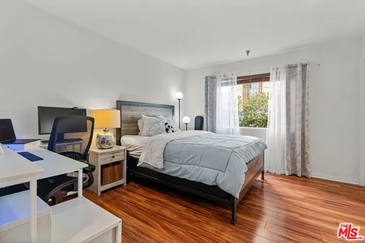 11907 Darlington Avenue 101, Los Angeles, California 90049