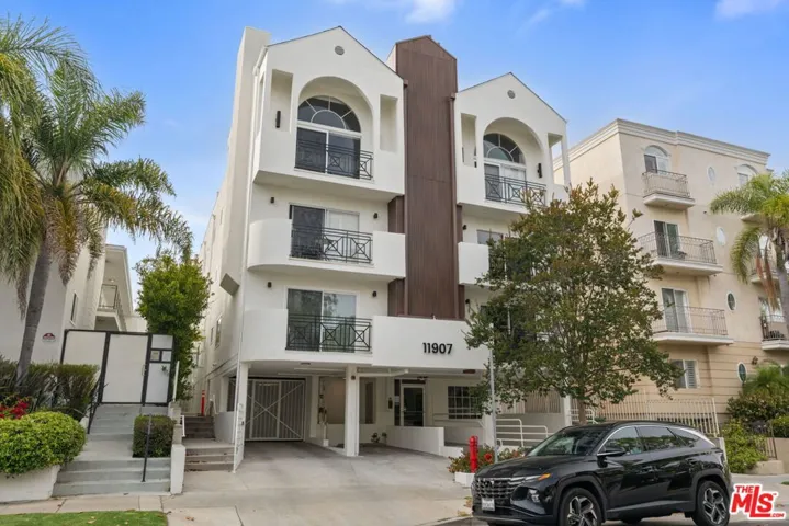 11907 Darlington Avenue 101, Los Angeles, California 90049