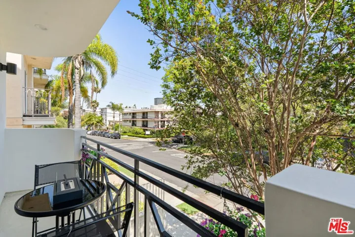 11907 Darlington Avenue 101, Los Angeles, California 90049