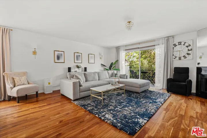 11907 Darlington Avenue 101, Los Angeles, California 90049