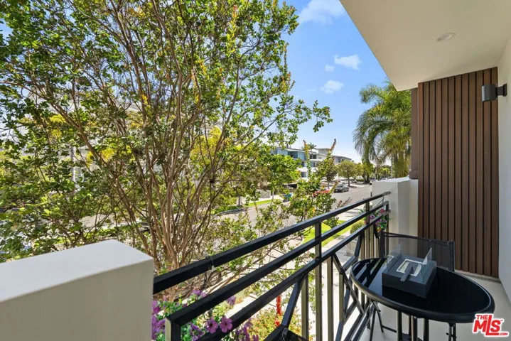 11907 Darlington Avenue 101, Los Angeles, California 90049