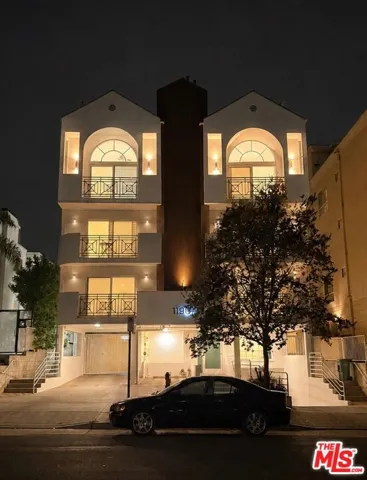 11907 Darlington Avenue 101, Los Angeles, California 90049