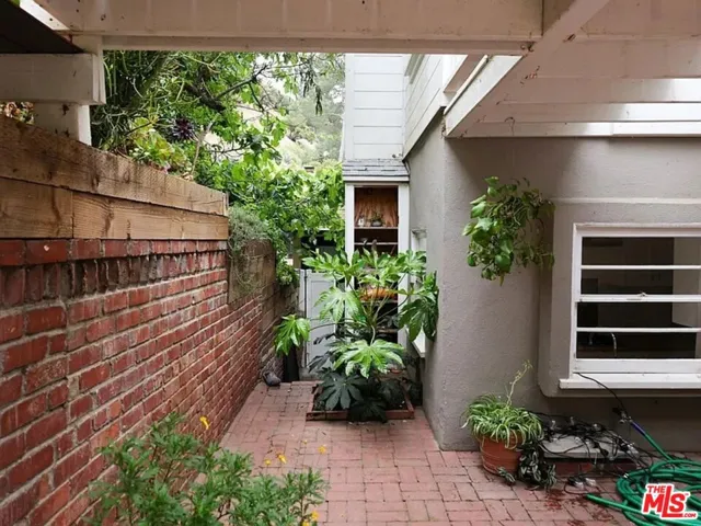1322 N Beverly Glen Boulevard, Los Angeles, California 90077