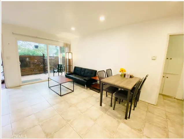 2300 Oak Street, Santa Monica, California 90405