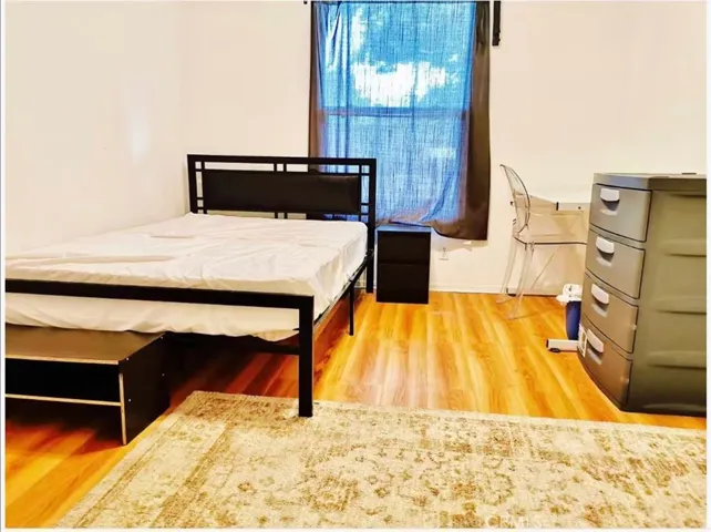 2300 Oak Street, Santa Monica, California 90405