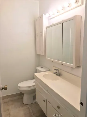 2300 Oak Street, Santa Monica, California 90405