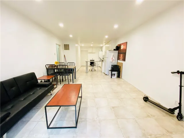 2300 Oak Street, Santa Monica, California 90405