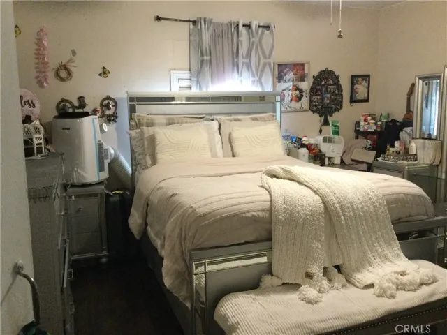 Main house- Bedroom With bath