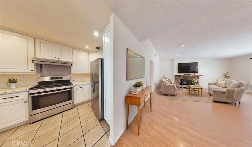 Photos may include virtual staging and / or alternation for visualization purposes.