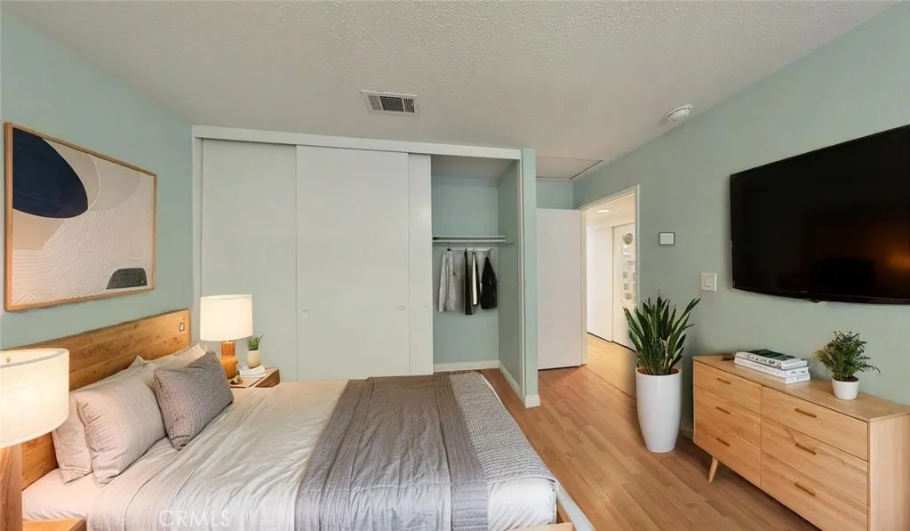 Photos may include virtual staging and / or alternation for visualization purposes.