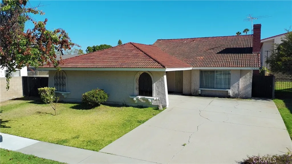 Photos may include virtual staging and / or alternation for visualization purposes.