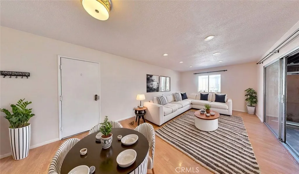 Photos may include virtual staging and / or alternation for visualization purposes.