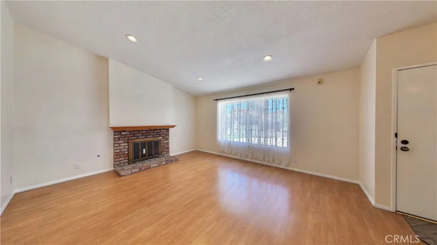 Photos may include virtual staging and / or alternation for visualization purposes.