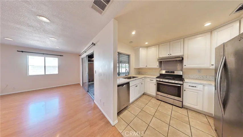 Photos may include virtual staging and / or alternation for visualization purposes.