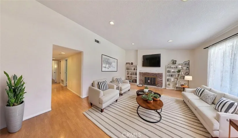 Photos may include virtual staging and / or alternation for visualization purposes.
