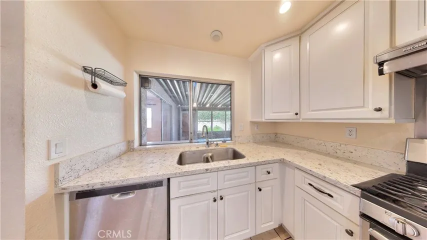 Photos may include virtual staging and / or alternation for visualization purposes.