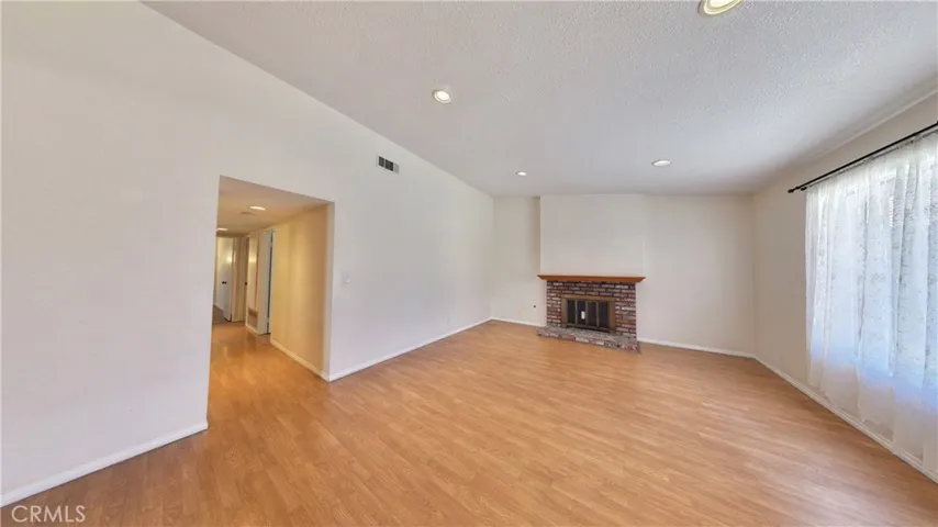 Photos may include virtual staging and / or alternation for visualization purposes.