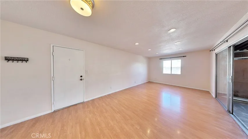 Photos may include virtual staging and / or alternation for visualization purposes.