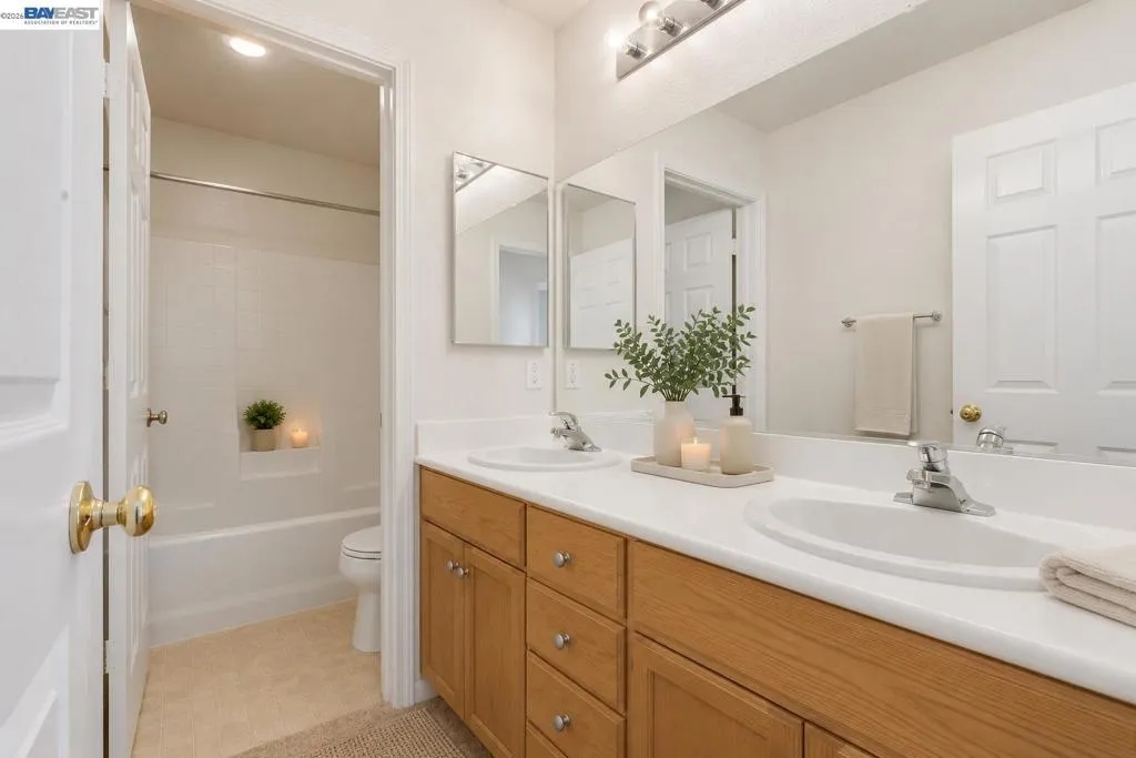 upstairs full bathroom #3
