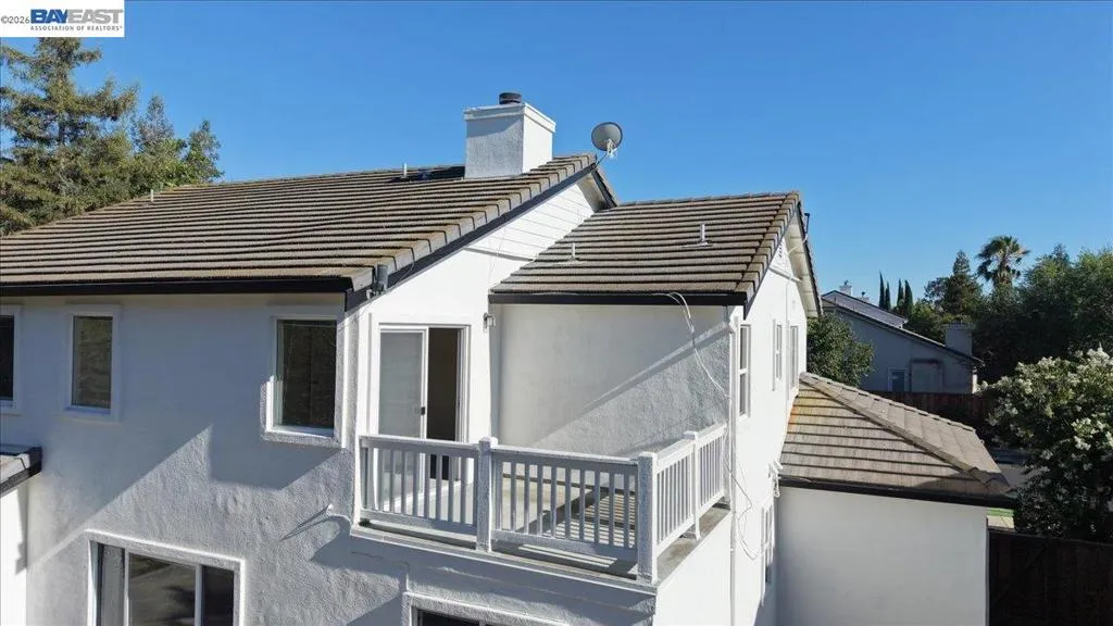 upper level balcony from master bedroom