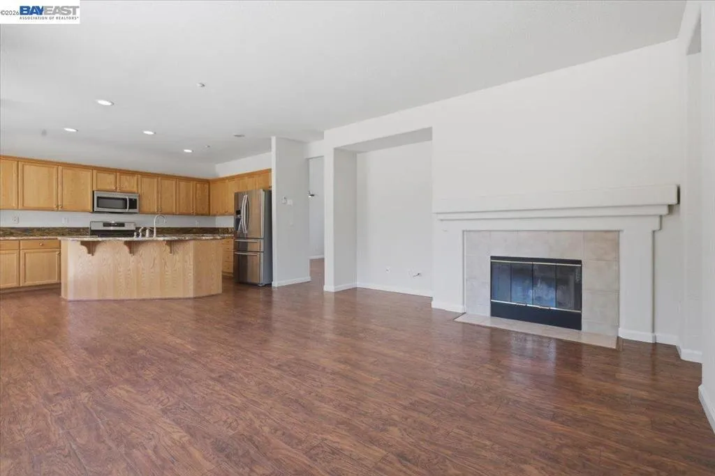 family room- unstaged