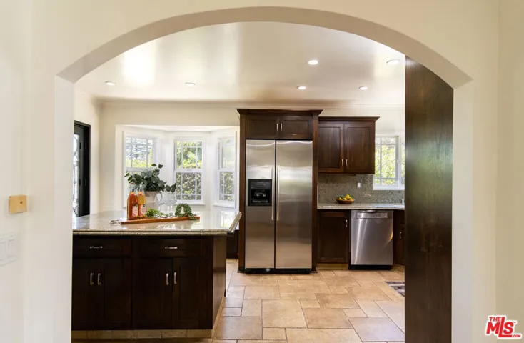 941 Chehalem Road, La Canada Flintridge, California 91011