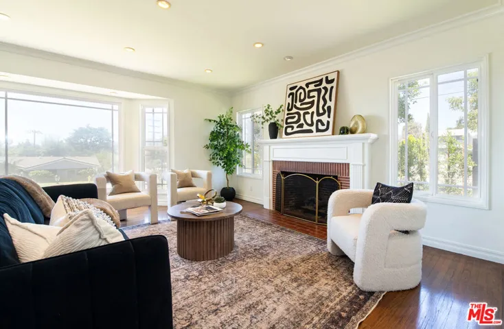 941 Chehalem Road, La Canada Flintridge, California 91011