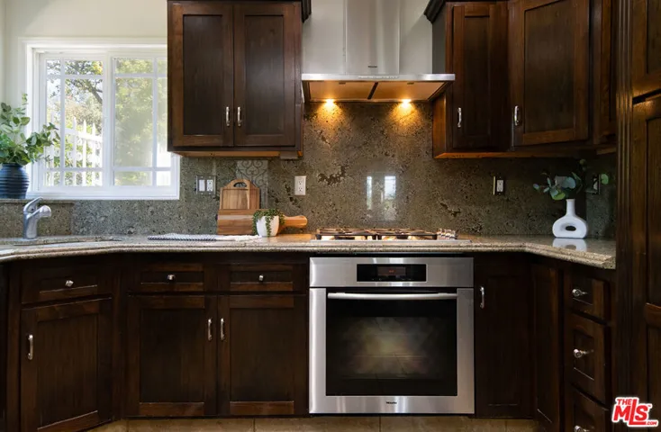 941 Chehalem Road, La Canada Flintridge, California 91011