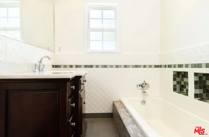 941 Chehalem Road, La Canada Flintridge, California 91011