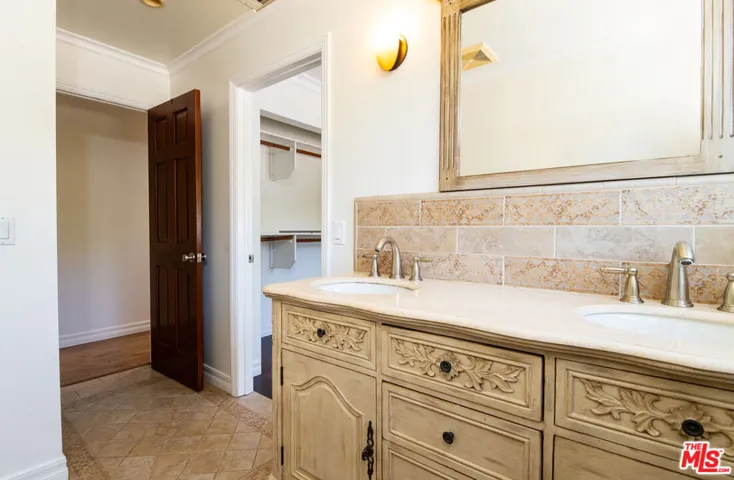 941 Chehalem Road, La Canada Flintridge, California 91011