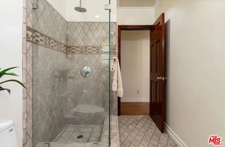 941 Chehalem Road, La Canada Flintridge, California 91011