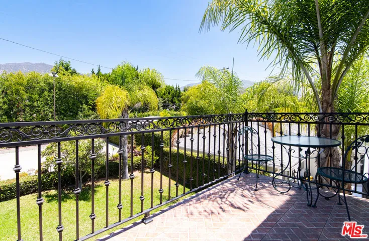 941 Chehalem Road, La Canada Flintridge, California 91011