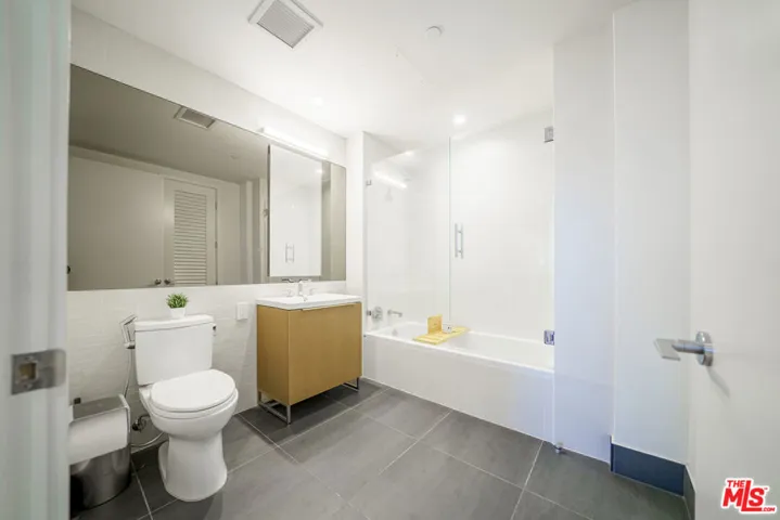 889 Francisco Street 2610, Los Angeles, California 90017