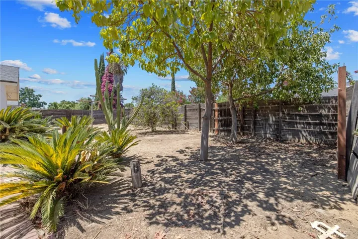 587 Sunset Street, Kingsburg, California 93631