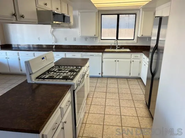 27539 Silver Lakes Parkway, Helendale, California 92342