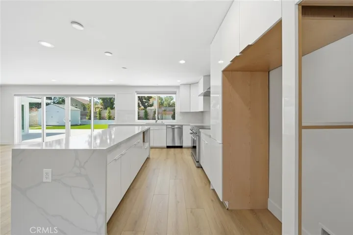 520 W Country Hills, La Habra, California 90631