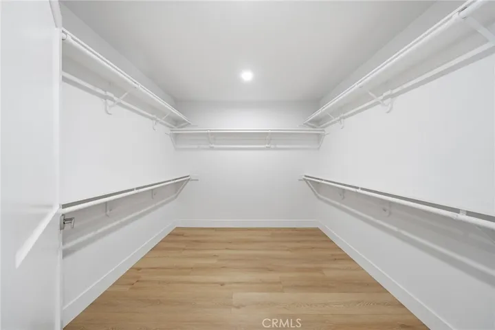 Spacious Master Suite Walk In Closet