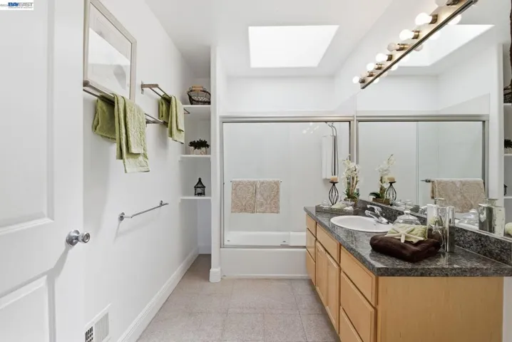 1515 14th Ave 403, Oakland, California 94606