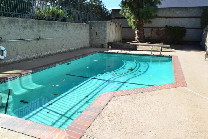 5841 Etiwanda Avenue, Tarzana, California 91356
