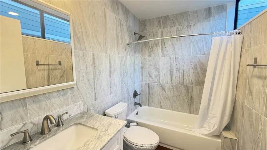 5841 Etiwanda Avenue, Tarzana, California 91356