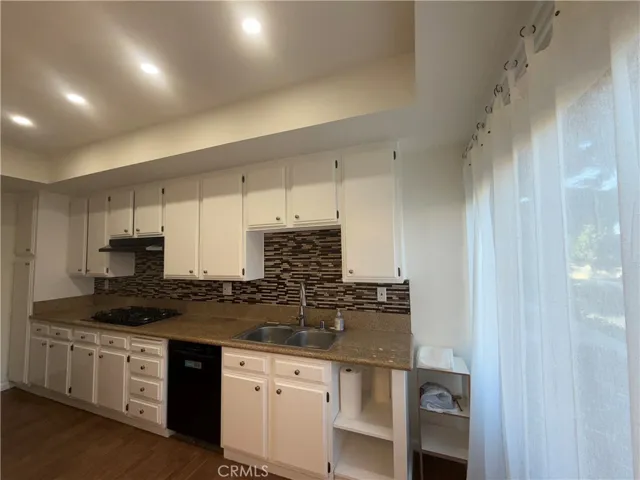 5841 Etiwanda Avenue, Tarzana, California 91356