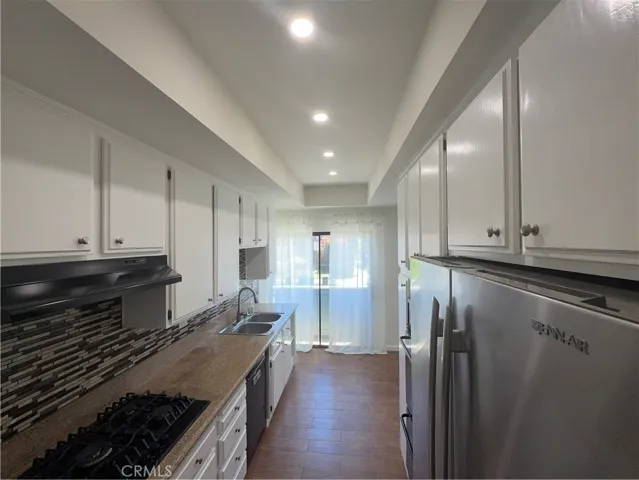 5841 Etiwanda Avenue, Tarzana, California 91356