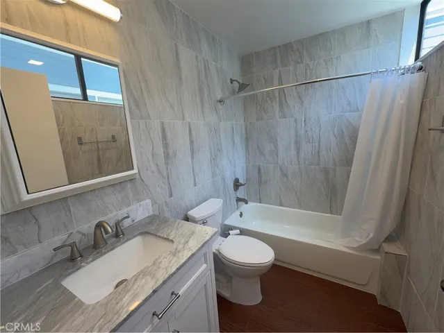 5841 Etiwanda Avenue, Tarzana, California 91356