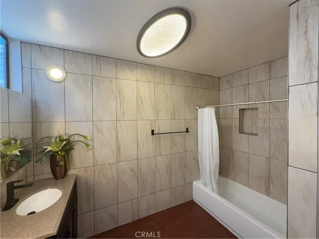5841 Etiwanda Avenue, Tarzana, California 91356