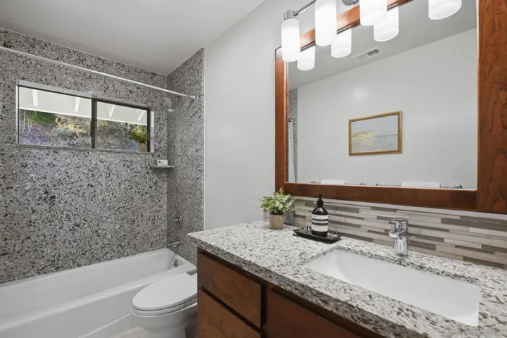 4165 Manchester Ave, Encinitas, California 92024