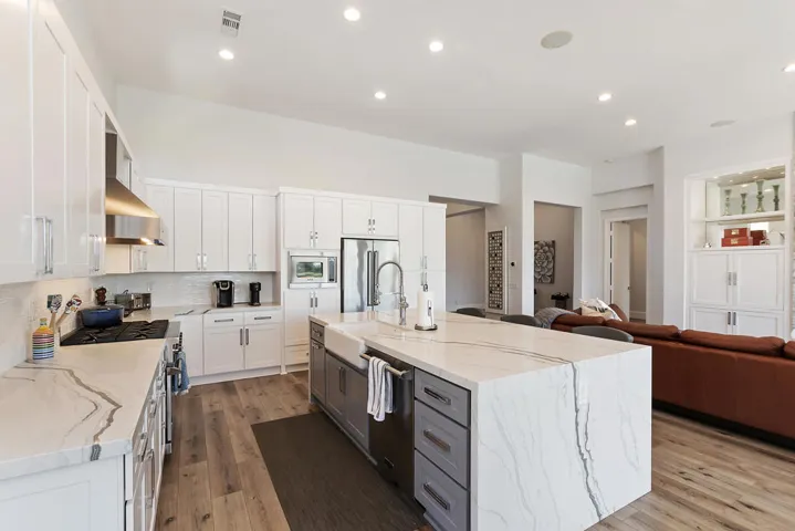 014_Kitchen (2)