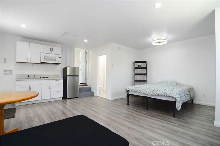 22602 Victory Boulevard, Woodland Hills, California 91367